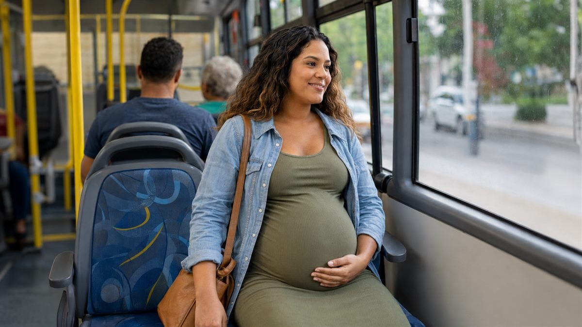 Assento preferencial é direito, não favor Gestante no assento preferencial do transporte público